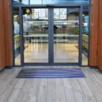 Comment choisir un tapis d’entrée extérieur ? | InVecs